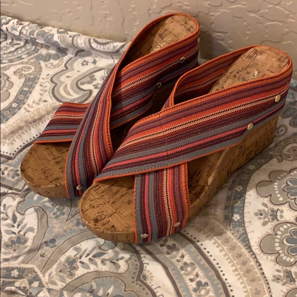 Cute wedge sandals for summer. Rainbow size 7.5